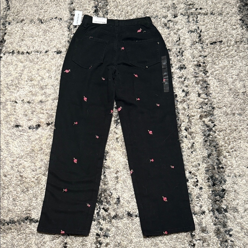 PacSun Black Cropped Jeans with Pink Details - Picture 9 of 12